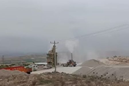 نگرانی شهروندان پیش‌قلعه از فعالیت سنگ‌شکن مجاور