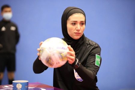 سوت مقدماتی جام ملت های مردان آسیا در دستان زهرا رحیمی داور بین المللی فوتسال استان